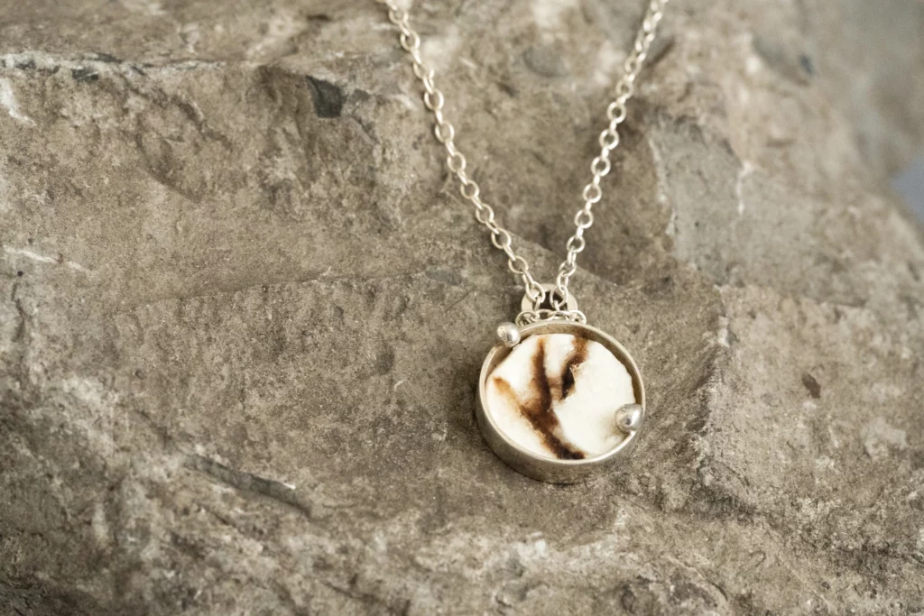 chaine +cérmique blanche argent