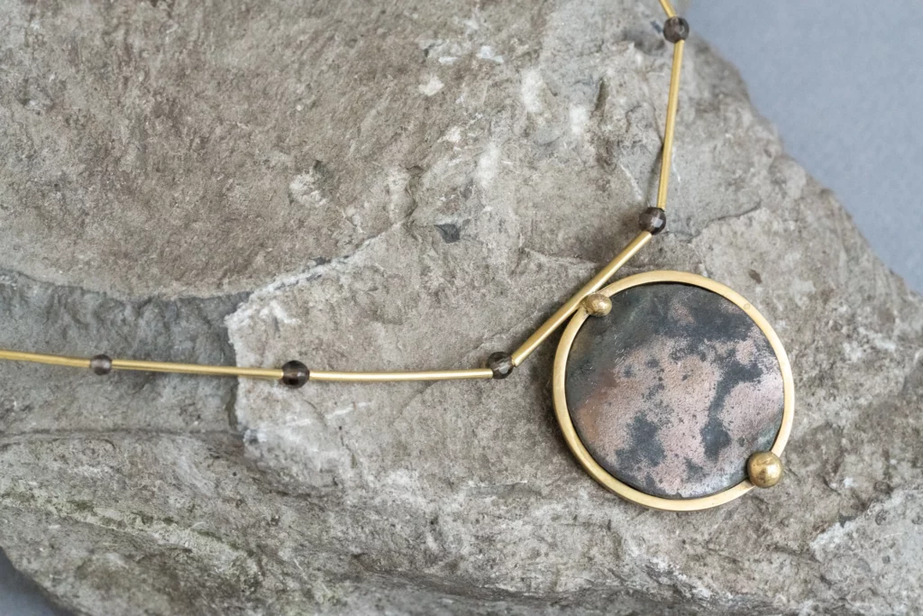 collier laiton céramique brune